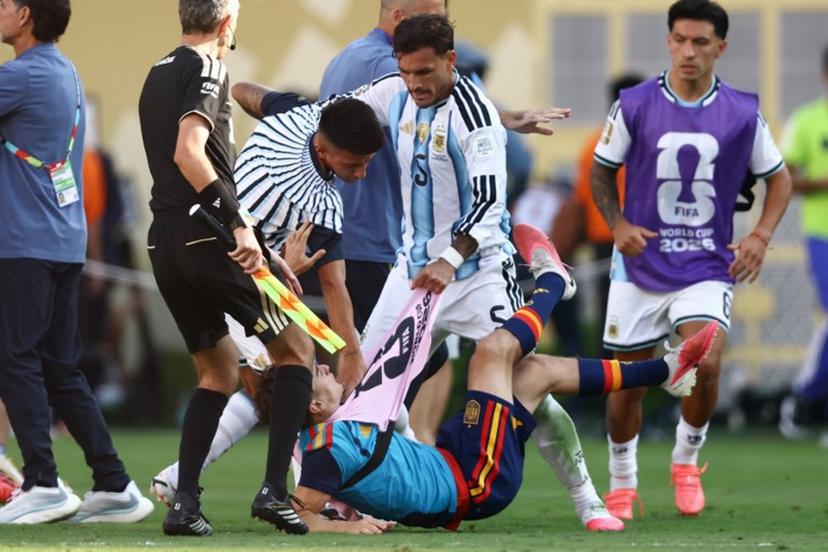Argentina's midfielder #05 Leandro Paredes (top) clashes with Spain's midfielder #09 Gavi during the 2026 World Cup football tournament final match between Spain and Argentina at the New York/New Jersey Stadium in East Rutherford on July 19, 2026. CHARLY TRIBALLEAU / AFP