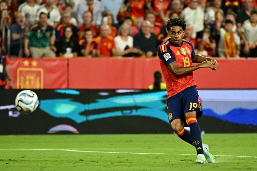 Spain's forward #19 Lamine Yamal shoots to score his team's first goal during the UEFA Nations League league phase group A3 football match between Spain and Croatia at Ramon Sanchez Pizjuan Stadium in Seville on September 29, 2026. Javier SORIANO / AFP