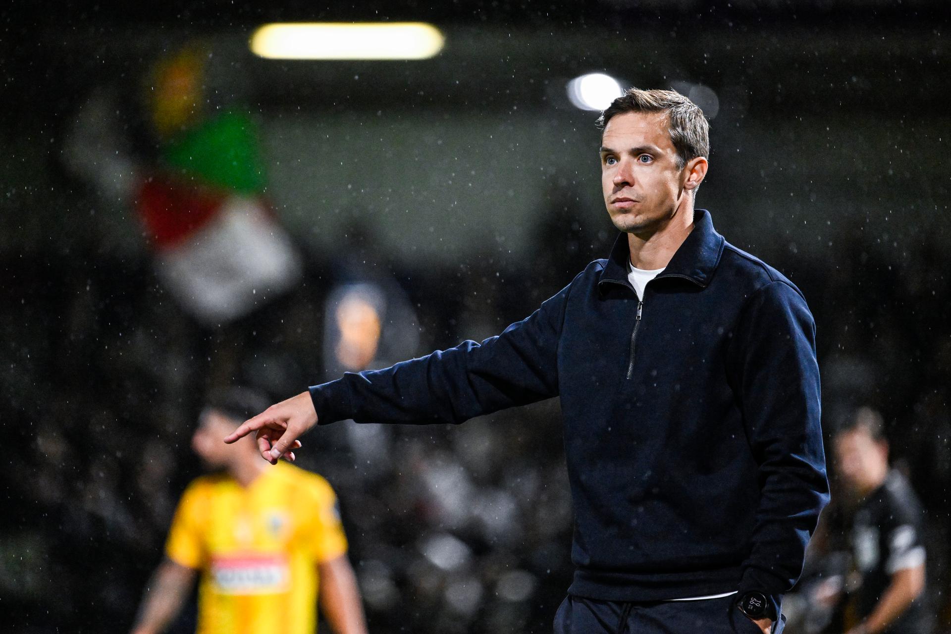 OHL's head coach David Hubert pictured during a soccer match between KVC Westerlo and Oud-Heverlee Leuven, Sunday 05 October 2025 in Westerlo, on day 10 of the 2025-2026 'Jupiler Pro League' first division of the Belgian championship. BELGA PHOTO TOM GOYVAERTS