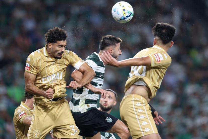Sporting Lisbon's Belgian defender #06 Zeno Debast (C) vies for a header with Nacional's Brazilian defender #34 Leo Santos (L) during the Portuguese League football match between Sporting CP and CD Nacional da Madeira at the Jose Alvalade stadium in Lisbon on September 5, 2026. #25 Goncalo Inacio PATRICIA DE MELO MOREIRA / AFP