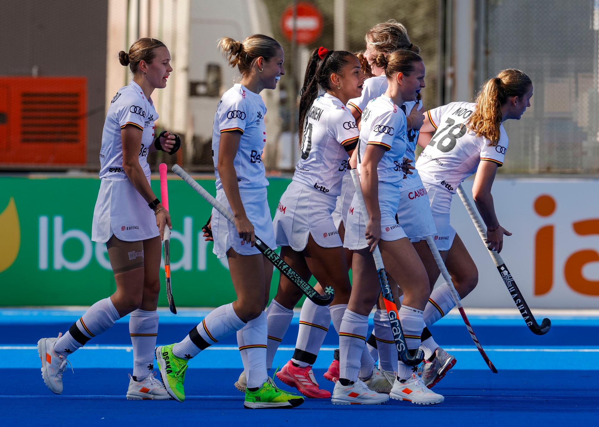 The Red Panthers celebrating during a hockey game between Belgian national team Red Panthers and Spain, The fifth game (out of 16) in the group stage of the 2025-2026 women's FIH Pro League, Thursday 05 February 2026 in Valencia, Spain. BELGA PHOTO DAVID GONZALEZ