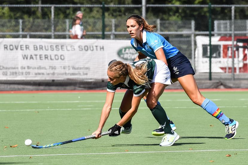 13 WatDucks' Leylou Boey and 07 Braxgata's Judit Vandermeiren pictured during a hockey game between Waterloo Ducks HC and Braxgata, Sunday 4 September 2022 in Waterloo, on day 1 of the Belgian Women Hockey League season 2022-2023. BELGA PHOTO JILL DELSAUX