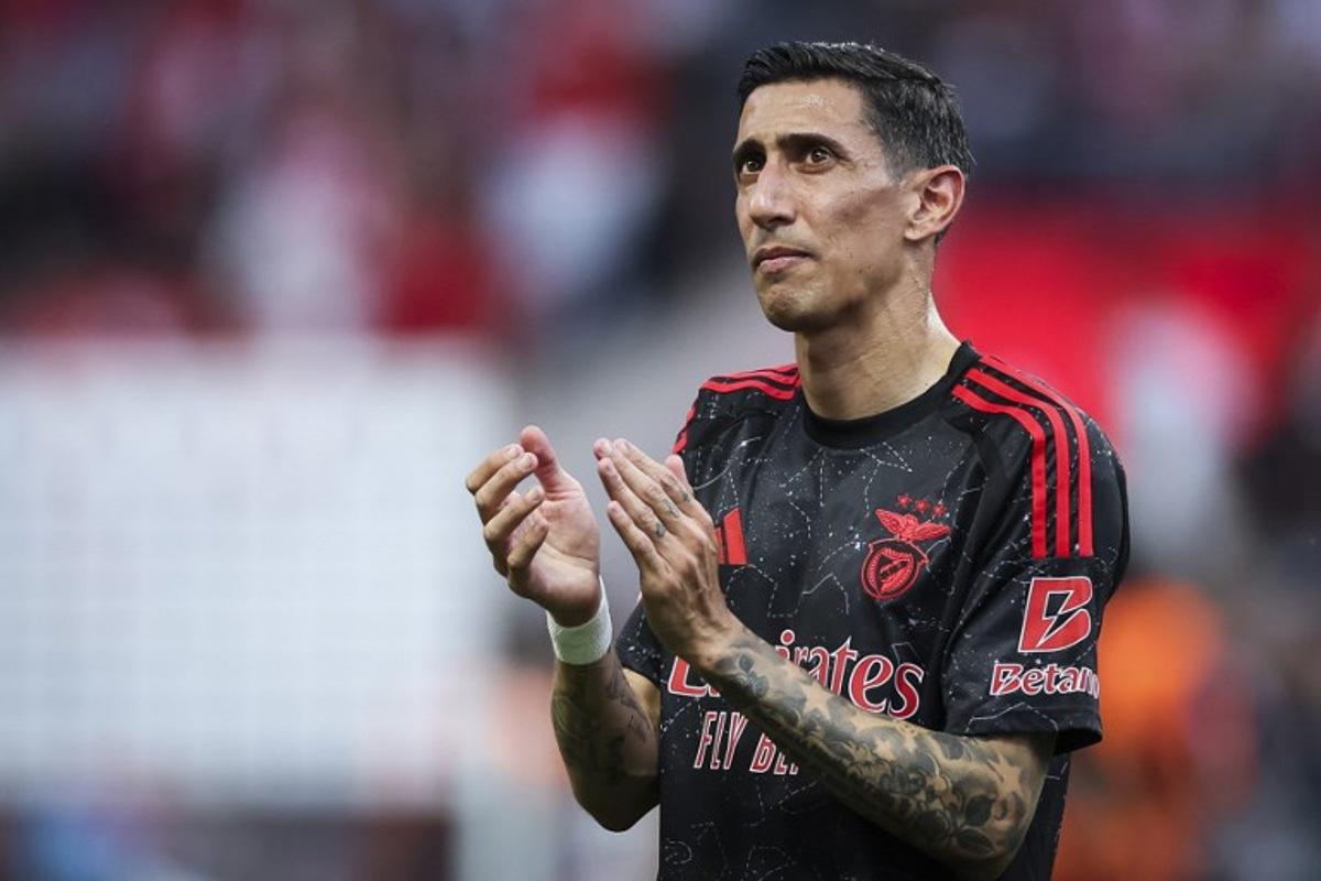 Benfica's Argentinian forward #11 Angel Di Maria applauds at the end of the Portuguese League football match between SC Braga and SL Benfica at Municipal stadium in Braga, on May 17, 2025. CARLOS COSTA / AFP