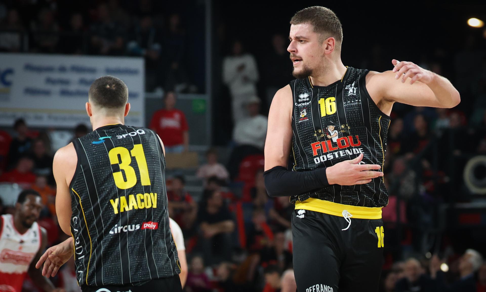 Oostende's Noam Yaacov and Oostende's Haris Bratanovic celebrate during a basketball match between Spirou Charleroi and BC Oostende, Friday 17 October 2025 in Charleroi, on day 4 of the 'BNXT League' Belgian/ Dutch first division basket championship. BELGA PHOTO VIRGINIE LEFOUR