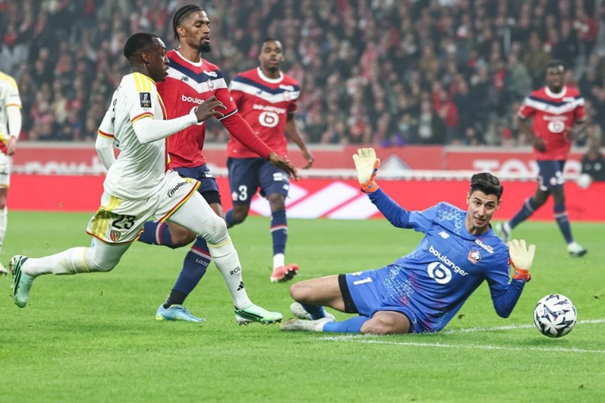 Lens' Saudi Arabian defender #23 Saud Abdulhamid (L) attempts to score in front of Lille's Turkish goalkeeper #01 Berke Ozer during the French L1 football match between Lille LOSC and RC Lens at the Stade Pierre-Mauroy in Villeneuve-d'Ascq, northern France, on October 30, 2026. Sameer Al-DOUMY / AFP