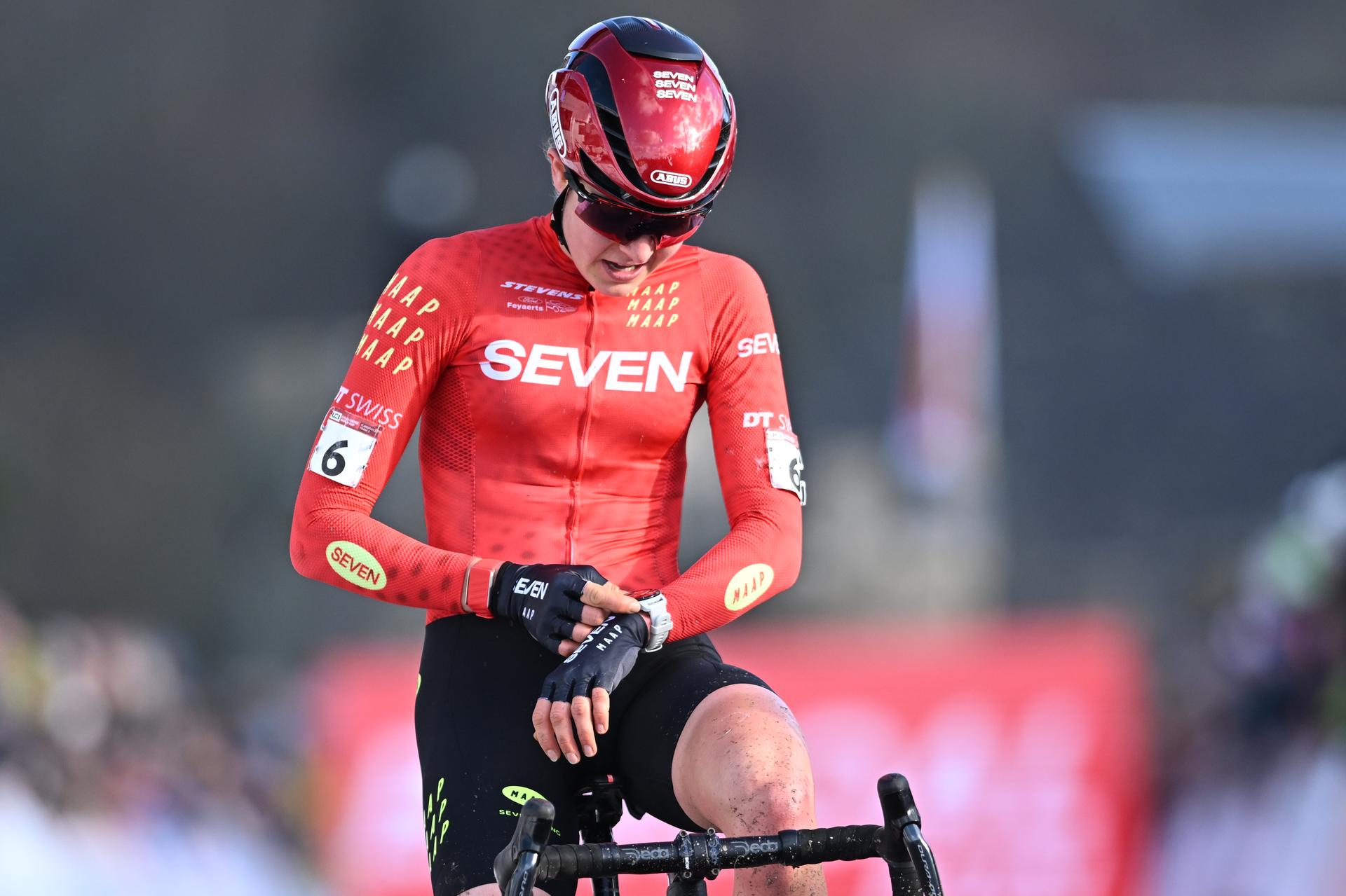 Dutch Aniek Van Alphen pictured as she crosses the finish line of the women's race at the Cyclocross World Cup cyclocross event in Flamanville, France, Sunday 30 November 2025, the 2nd stage (out of 12) in the World Cup of the 2025-2026 season. BELGA PHOTO DAVID PINTENS