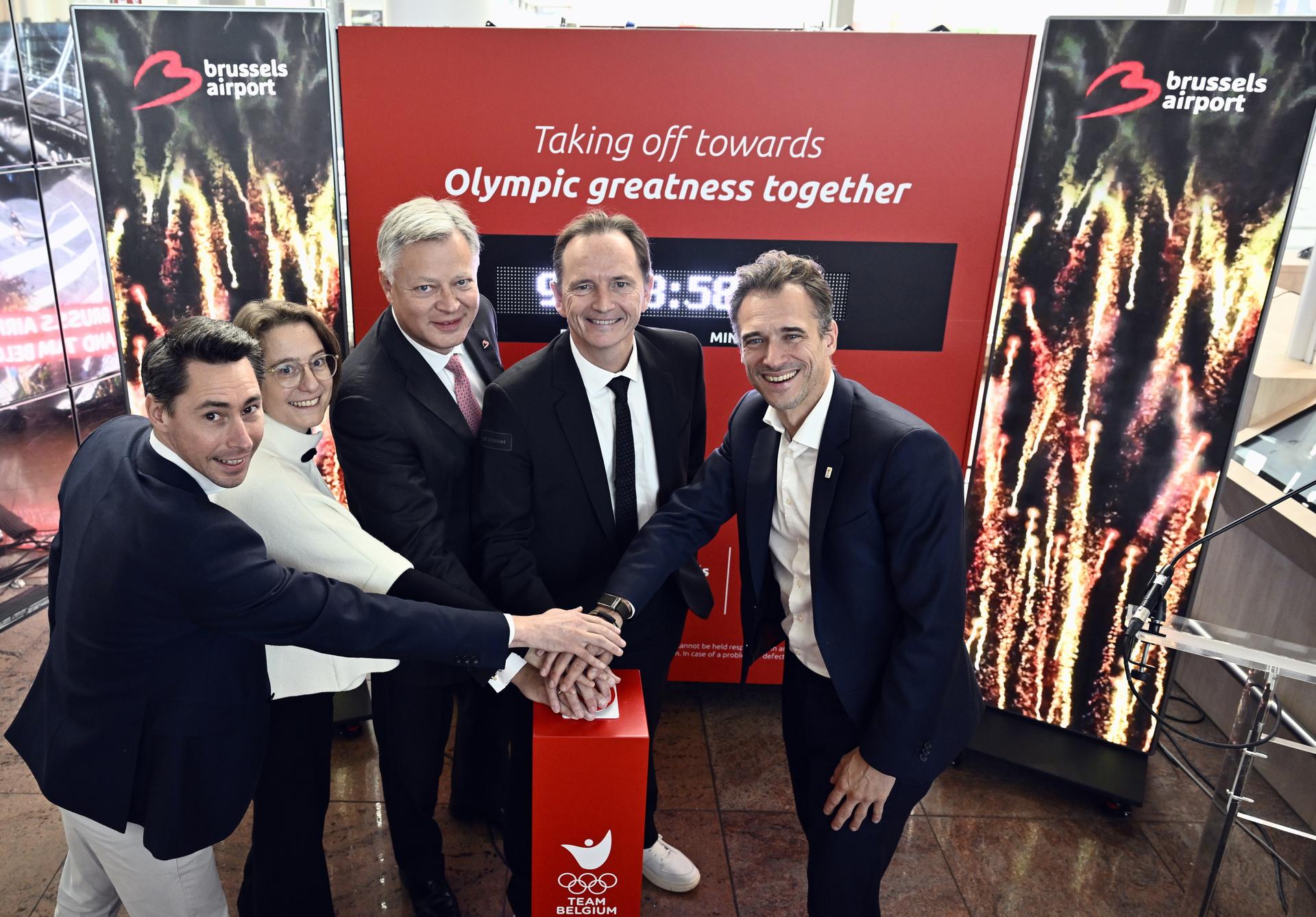 Paralympic Committee managing director Olek Kazimirowski, Paralympic Committee chairwoman Ellen Van Camp, Brussels Airport CEO Arnaud Feist, BOIC - COIB President Jean-Michel Saive and BOIC-COIB's CEO Cedric Van Branteghem pictured during the '100 Days to go to Milano Cortina 2026' event, in anticipation of the upcoming Olympic Winter Games, organized at Brussels airport in Zaventem on Wednesday 29 October 2025. BELGA PHOTO ERIC LALMAND