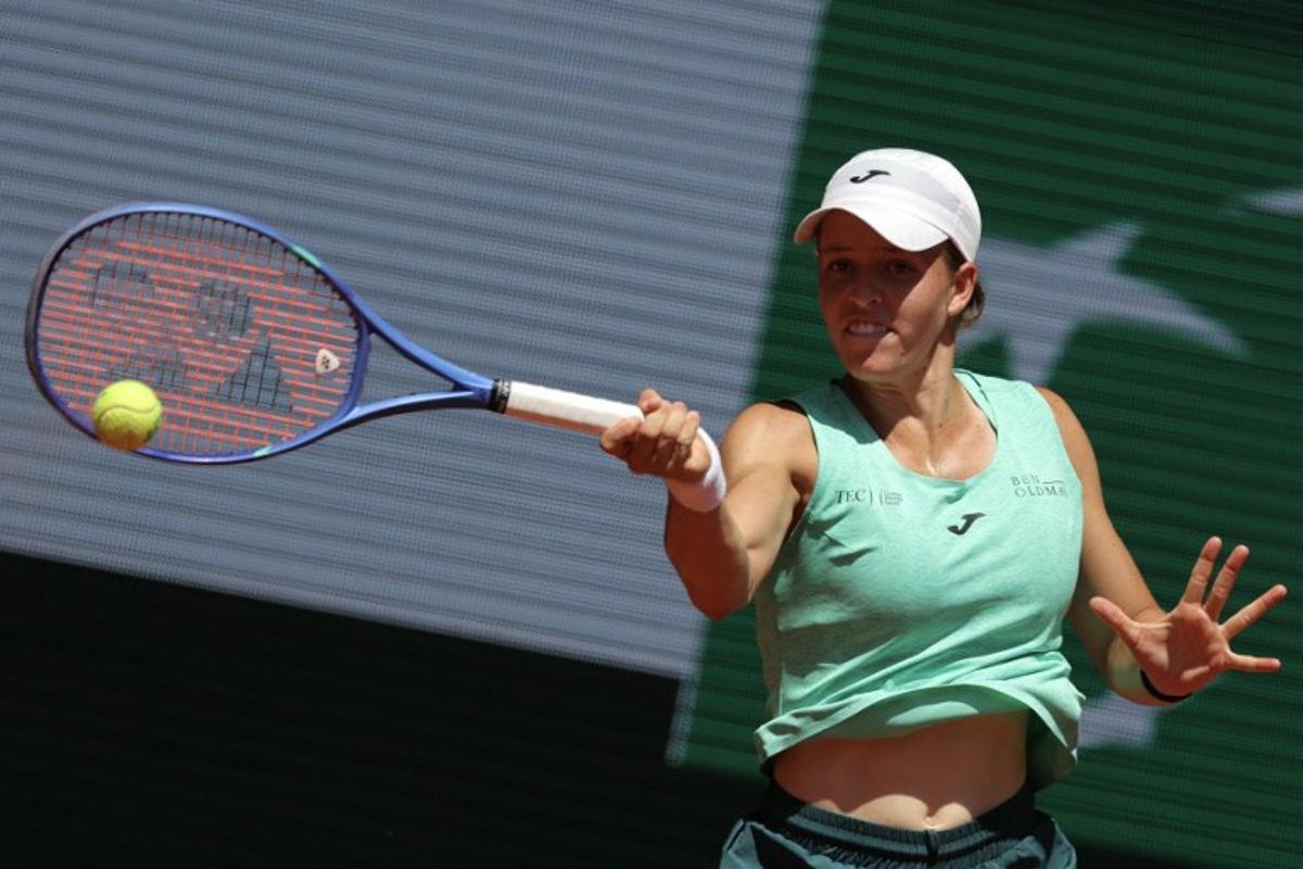 Spain's Kaitlin Quevedo plays a forehand return to Ukraine's Elina Svitolina during their women's singles match on day 4 of the French Open tennis tournament on Court Philippe-Chatrier at the Roland-Garros Complex in Paris on May 27, 2026. Thomas SAMSON / AFP