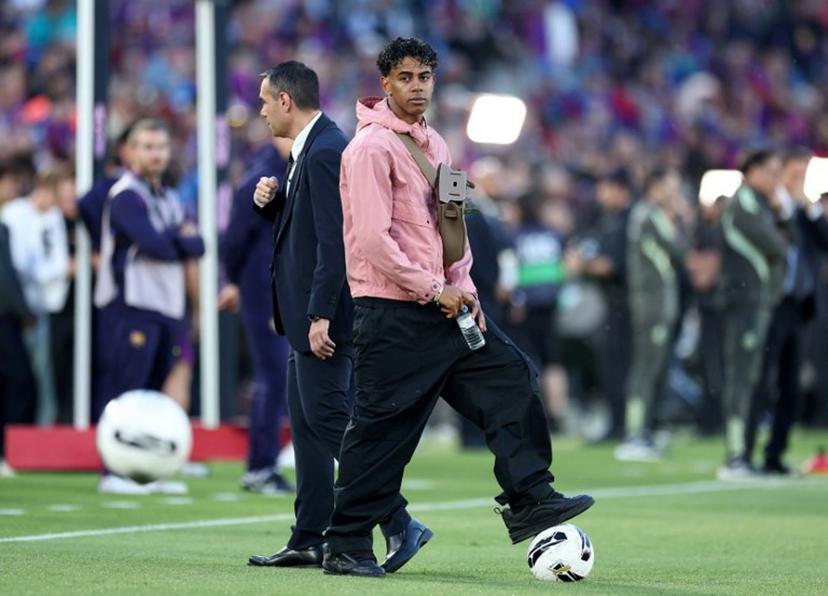 Barcelona's Spanish forward #10 Lamine Yamal stands on the side of the pitch prior the Spanish league football match between FC Barcelona and Real Madrid CF at Camp Nou Stadium in Barcelona on May 10, 2026. Josep LAGO / AFP