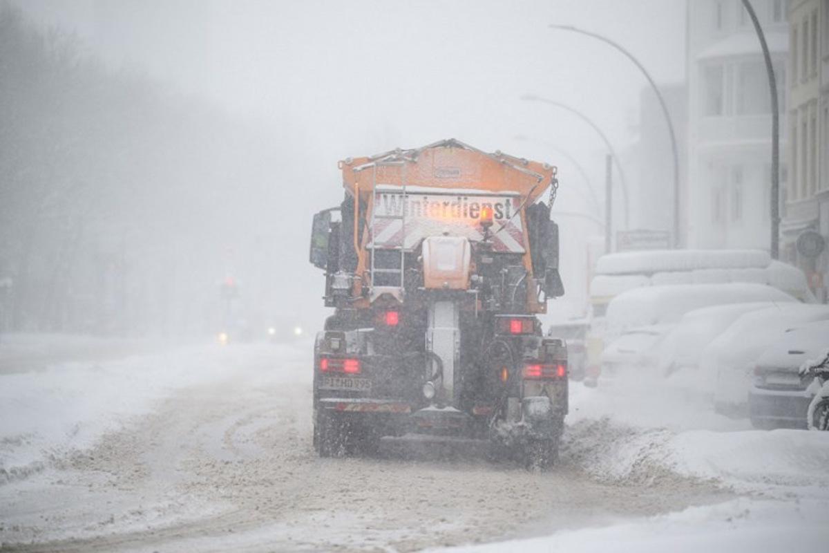 A snowplow operates on a road during heavy snowfall in Hamburg, Germany, on January 9, 2026. Storm Elli has arrived in northern Germany with heavy winds and snow. DANIEL REINHARDT / AFP