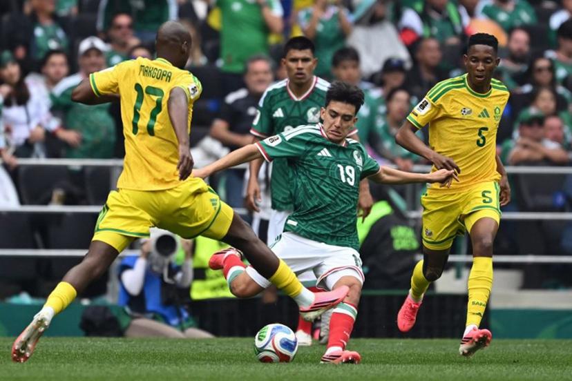 South Africa's forward #17 Evidence Makgopa, Mexico's midfielder #19 Gilberto Mora and South Africa's midfielder #05 Thalente Mbatha fight for the ball during the 2026 World Cup Group A football match between Mexico and South Africa at the Mexico City Stadium in Mexico City on June 11, 2026. Yuri CORTEZ / AFP