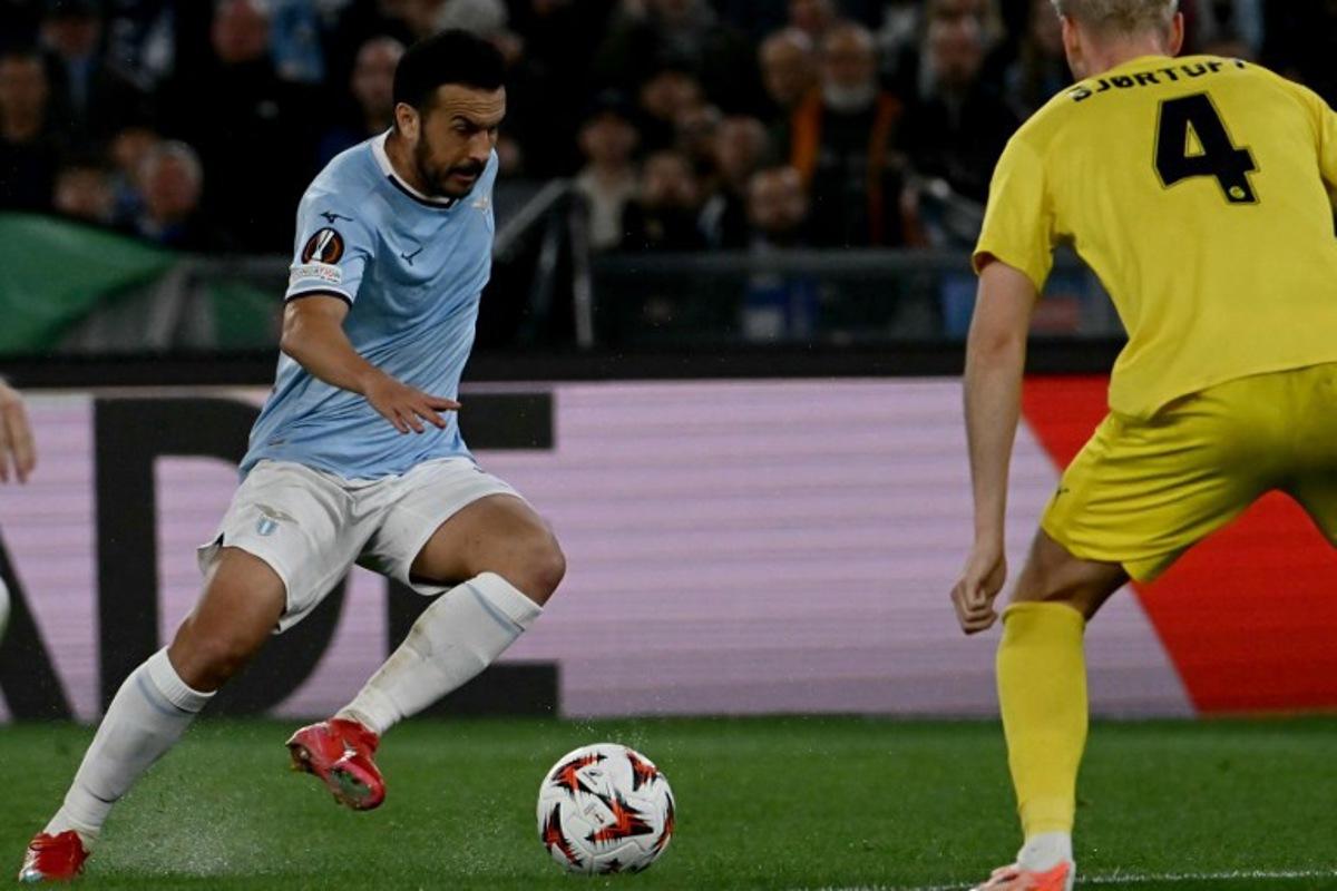 Lazio's Spanish forward #09 Pedro Rodriguez drives the ball during the UEFA Europa League Quarter Final second leg football match between Societa Sportiva Lazio and Bodo/Glimt at Stadio Olimpico in Rome on April 17, 2025. Filippo MONTEFORTE / AFP