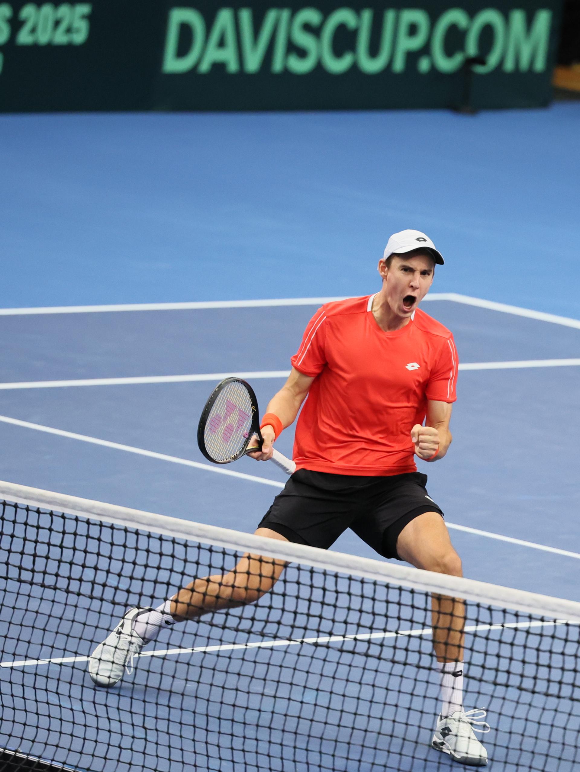 Belgian Joran Vliegen pictured in action during a double game between Belgian pair Gille-Vliegen and Chilean pair Barrios Vera-Jarry, the third match in the Davis Cup qualifiers World Group tennis meeting between Belgium and Chile, , in Hasselt. BELGA PHOTO BENOIT DOPPAGNE