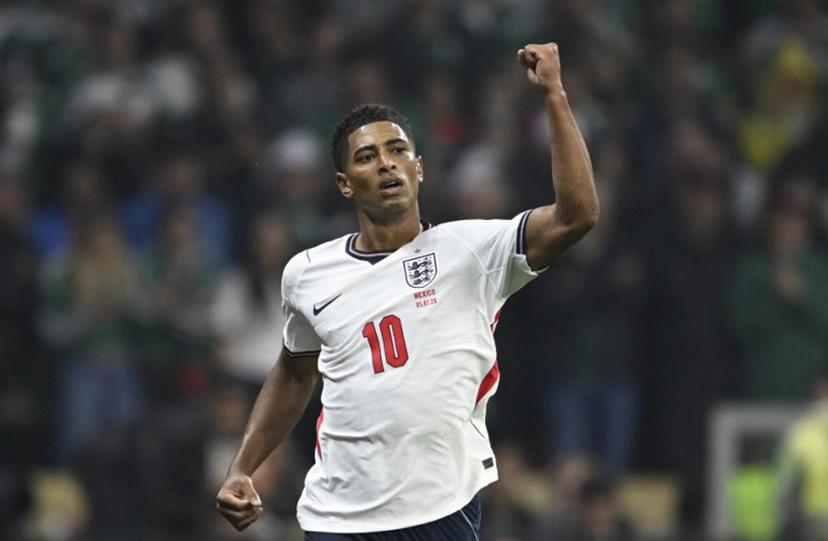 England's midfielder #10 Jude Bellingham celebrates scoring his team's first goal during the 2026 World Cup round of 16 football match between Mexico and England at the Mexico City Stadium in Mexico City on July 5, 2026. Alfredo ESTRELLA / AFP