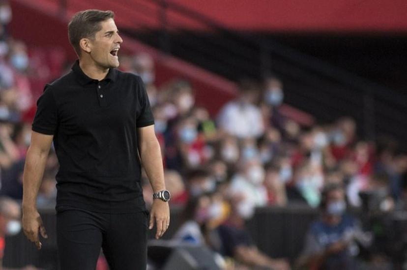 Granada's Spanish coach Robert Moreno shouts from the sideline during the Spanish League football match between Granada FC and Real Sociedad at Nuevo Los Carmenes stadium in Granada on September 23, 2021. JORGE GUERRERO / AFP