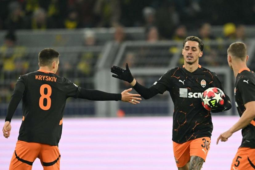 Shakhtar Donetsk's Brazilian midfielder #30 Marlon Gomes (C), Shakhtar Donetsk's Ukrainian midfielder #08 Dmytro Kryskiv (L) and Shakhtar Donetsk's Ukrainian defender #05 Valeriy Bondar celebrate after scoring the 2-1 goal during the UEFA Champions League football match between BVB Borussia Dortmund and FC Shakhtar Donetsk at the BVB Stadion in Dortmund on January 29, 2025. INA FASSBENDER / AFP