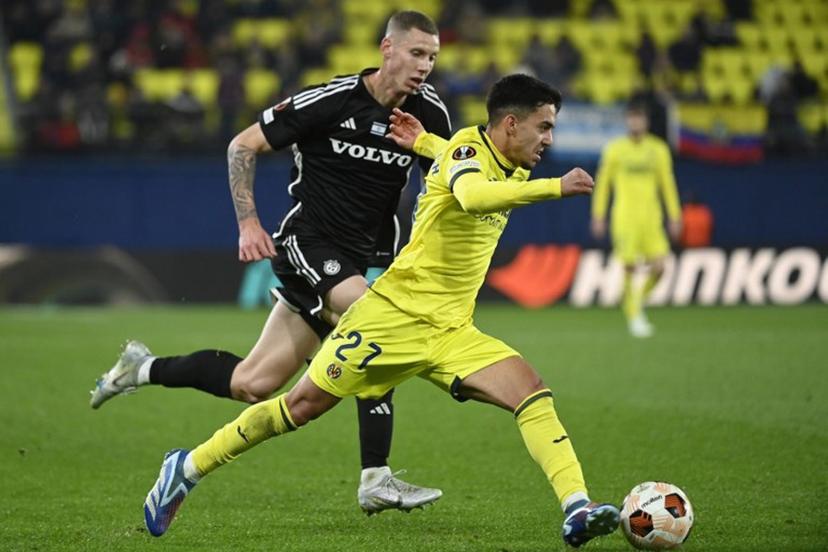 Maccabi Haifa's Israeli forward #17 Suf Podgoreanu challenges Villarreal's Spanish forward #27 Ilias Akhomach during the UEFA Europa League 1st round group F football match between Villarreal CF and Maccabi Haifa at La Ceramica stadium in Vila-real on December 6, 2023. JOSE JORDAN / AFP