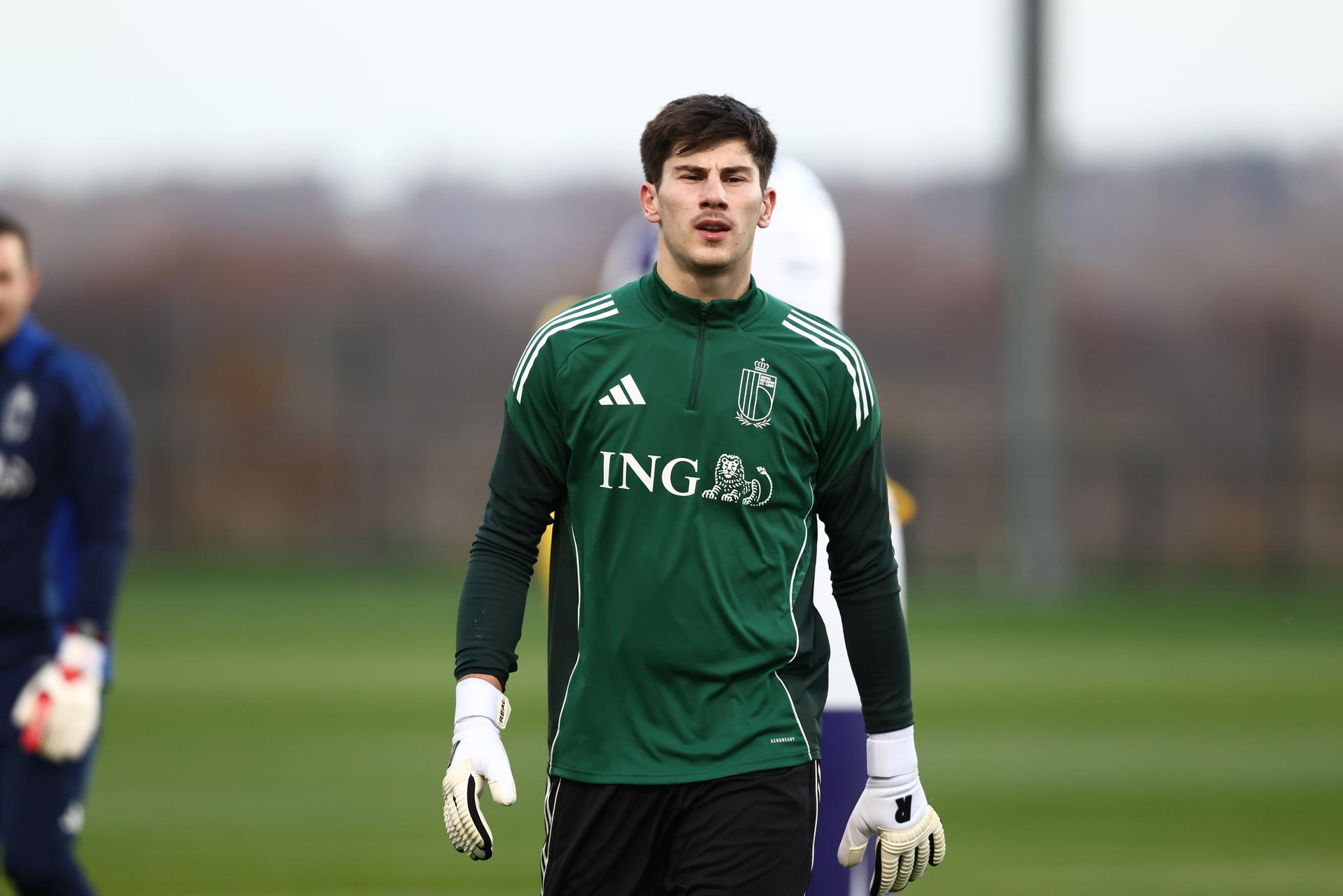 Belgium's goalkeeper Mike Penders pictured during a training session of the Belgian national soccer team Red Devils U21 ahead of their Euro qualifying match against Austria, at the Royal Belgian Football Association's training center, in Tubize, Tuesday 11 November 2025. BELGA PHOTO BRUNO FAHY