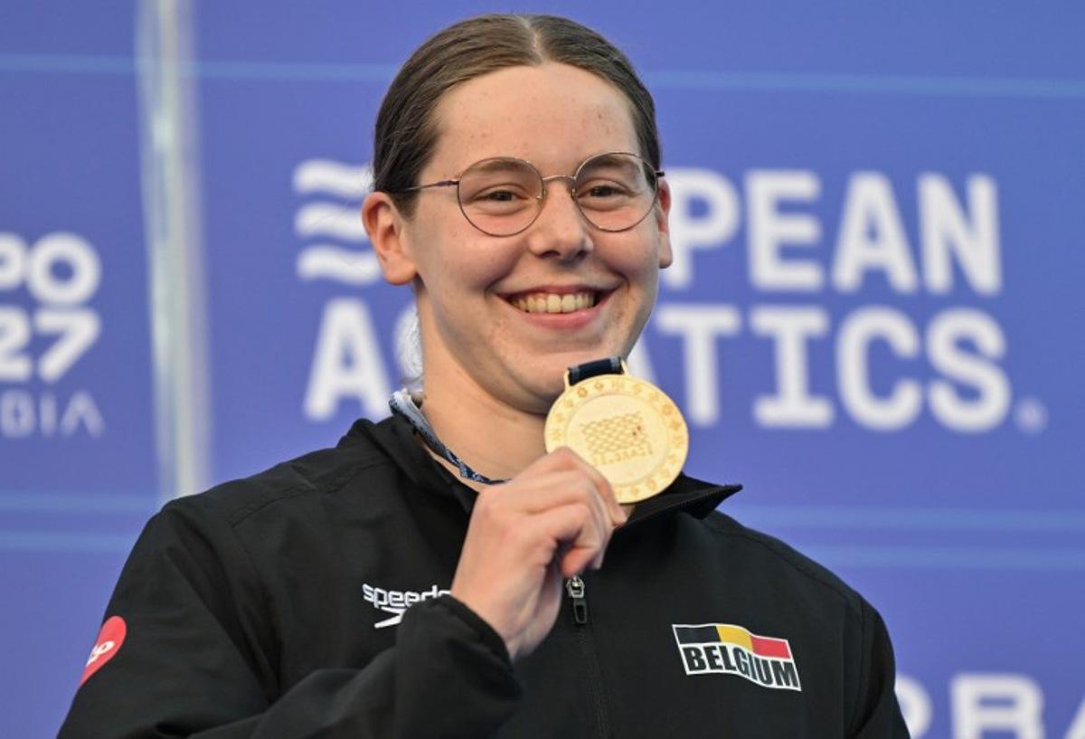 Gold medallist Belgium's Roos Vanotterdijk attends the Swimming Women's 100m Butterfly Victory Ceremony during the LEN European Aquatics Championships, at the Milan Gale Muskatirovic sports centre in Belgrade, on June 21, 2024. ANDREJ ISAKOVIC / AFP