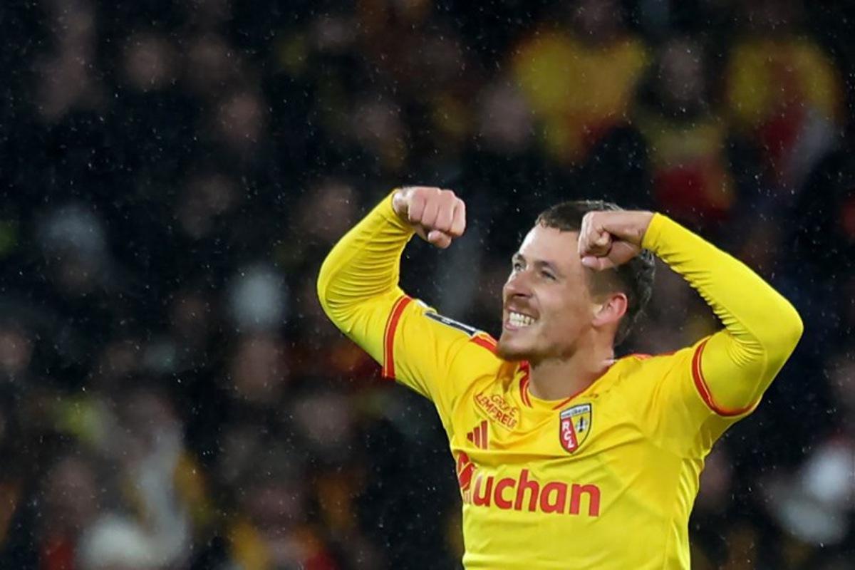 Lens' Belgian midfielder #09 Thorgan Hazard celebrates after scoring a goal during the French L1 football match between RC Lens and Paris FC at the Stade Bollaert-Delelis in Lens, northern France, on October 24, 2026. Francois LO PRESTI / AFP