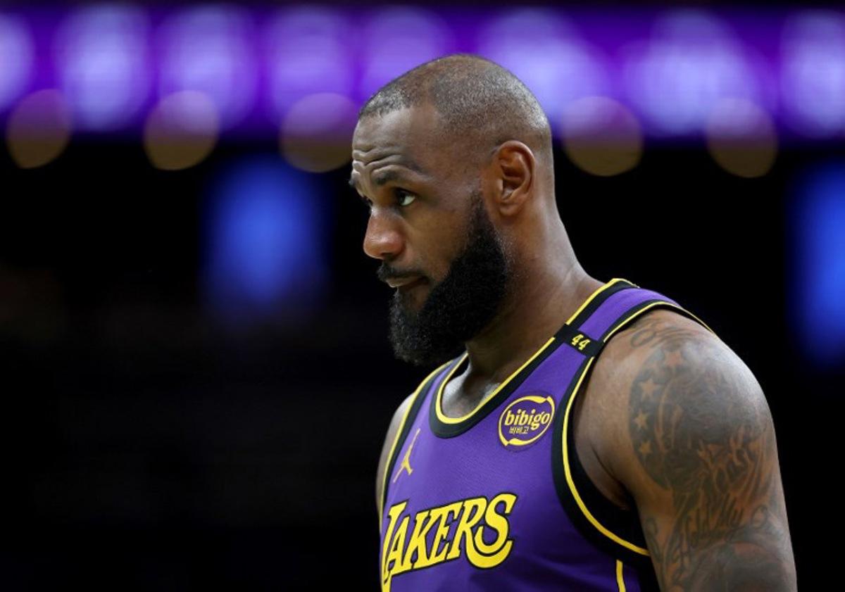 (FILES) LeBron James #23 of the Los Angeles Lakers gets into position during the second half against the Boston Celtics at TD Garden on March 8, 2025 in Boston, Massachusetts. NOTE TO USER: User expressly acknowledges and agrees that, by downloading and or using this photograph, User is consenting to the terms and conditions of the Getty Images License Agreement. Elsa/Getty Images/AFP Los Angeles Lakers superstar LeBron James is expected to miss at least one to two weeks with a groin strain, ESPN reported on March 9, 2025.cJames, the NBA's all-time leading scorer, exited the Lakers' loss to the Boston Celtics on Saturday in the fourth quarter. ELSA / GETTY IMAGES NORTH AMERICA / AFP