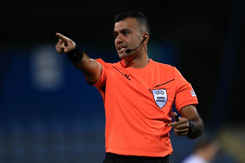 MEZOKOVESD, HUNGARY - AUGUST 22: Referee Rohit Saggi from Norway during the UEFA Europa League Play-Off First Leg match between Dinamo Minsk and Anderlecht at Municipal Stadium Mezokovesd on August 22, 2024 in Mezokovesd, Hungary. Photo: : Istvan Derencsenyi/PIXSELL BENELUX ONLY
