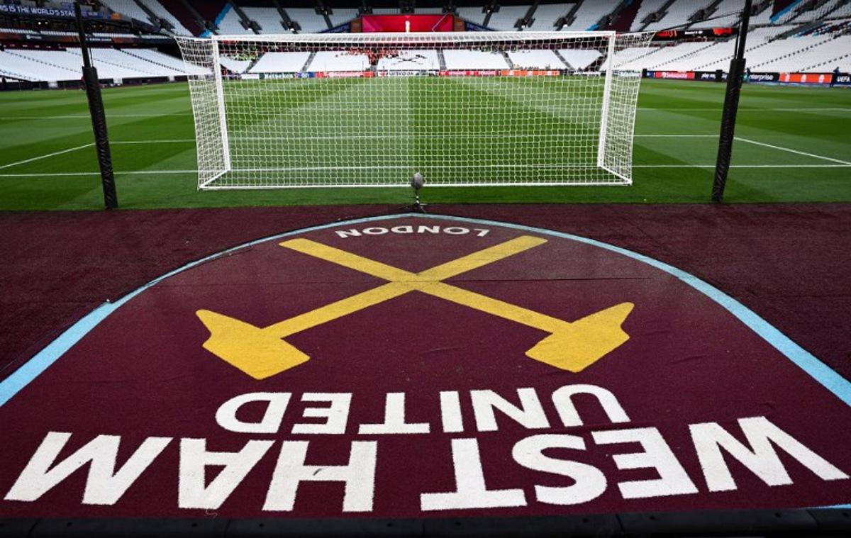 West Ham United logo is pictured on the football pitch prior to the UEFA Europa League group A football match between West Ham United and Backa Topola at The London Stadium, in east London on September 21, 2023. HENRY NICHOLLS / AFP