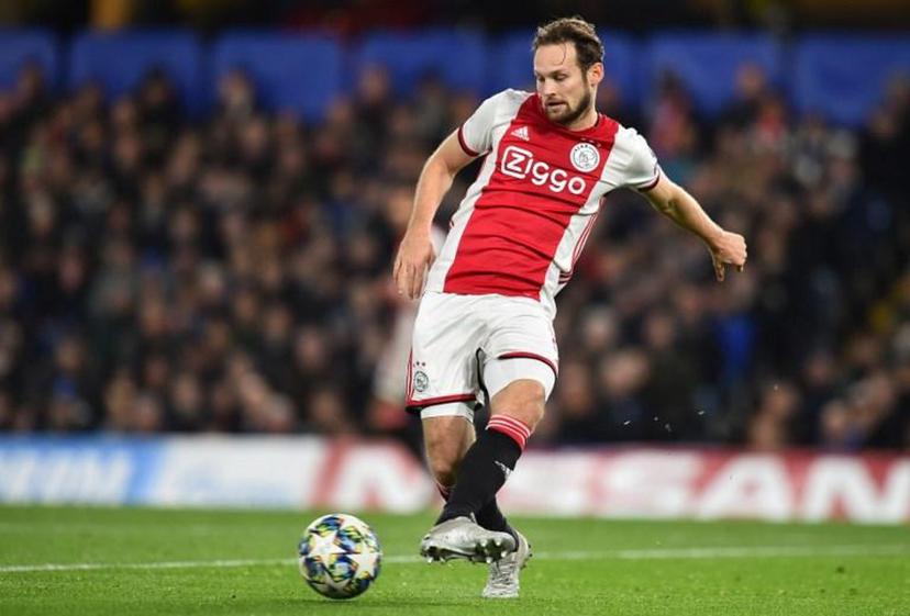 Ajax's Dutch defender Daley Blind passes the ball during the UEFA Champion's League Group H football match between Chelsea and Ajax at Stamford Bridge in London on November 5, 2019. Glyn KIRK / AFP