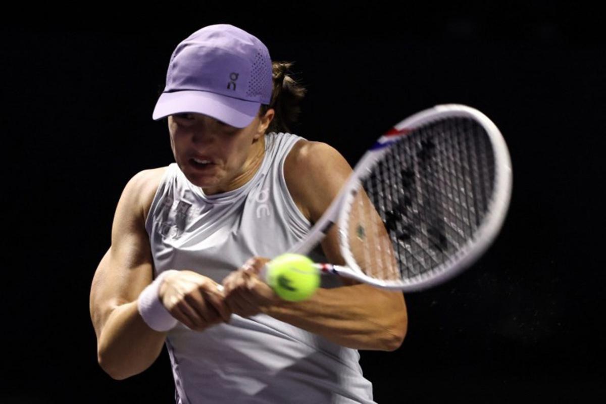 Poland's Iga Swiatek returns the ball to US' Amanda Anisimova during their WTA Finals tennis tournament in Riyadh on November 5, 2025. Fayez NURELDINE / AFP