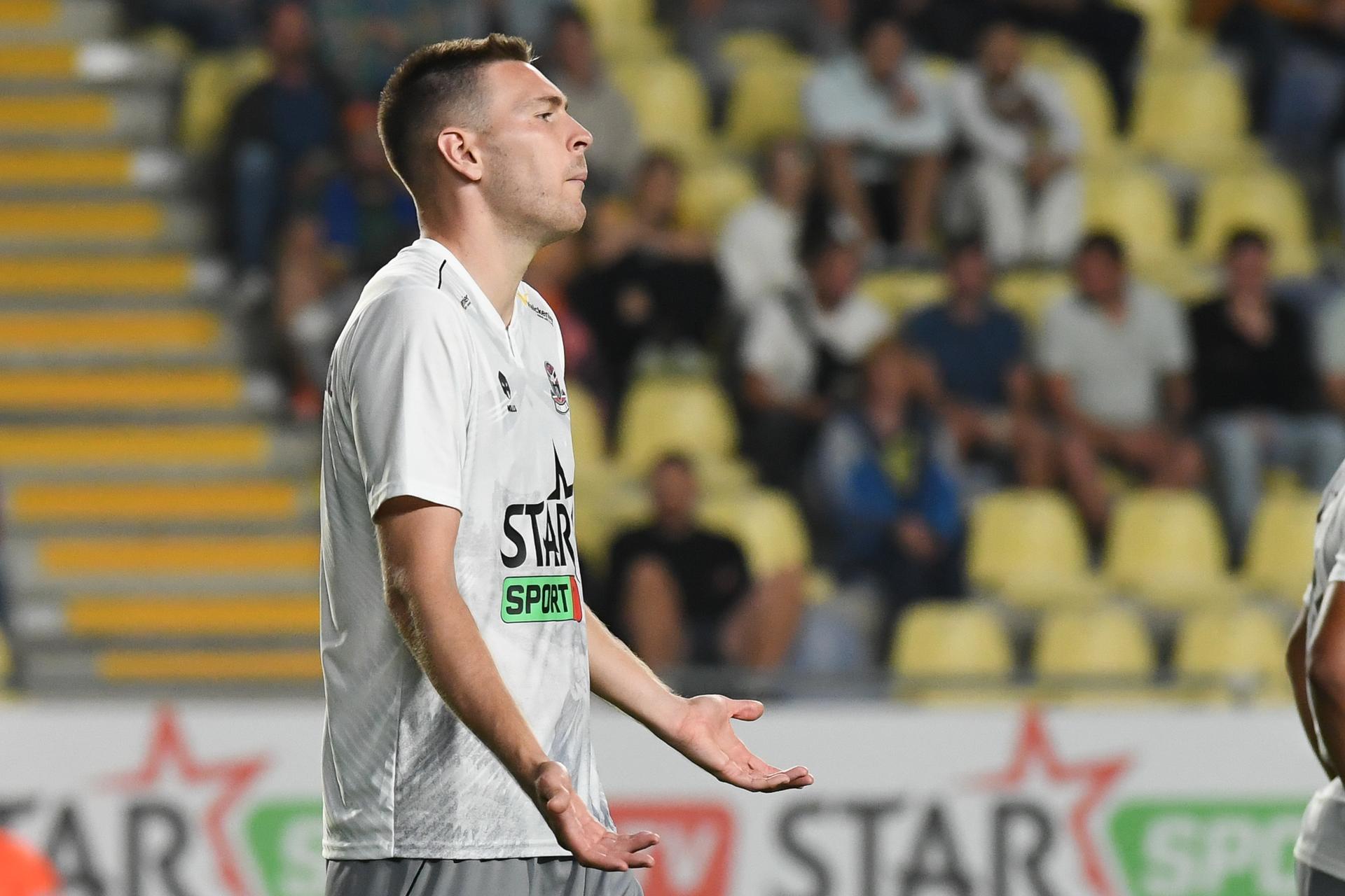 Dender's Aurelien Scheidler looks dejected during a soccer match between Sint-Truiden VV and FCV Dender EH, Friday 08 August 2025 in Sint-Truiden, on the day 3 of the 2025-2026 'Jupiler Pro League' first division of the Belgian championship. BELGA PHOTO JILL DELSAUX