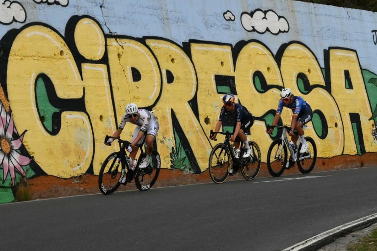 UAE Team Emirate's Slovenian rider Tadej Pogacar (L), Q36.5 Pro Cycling team's British rider Thomas Pidcock (C) and Alpecin-Deceuninck's Dutch rider Mathieu van der Poel ride down the Cipressa during the 117th Milan - Sanremo one-day classic cycling race, on March 21, 2026. Marco BERTORELLO / AFP