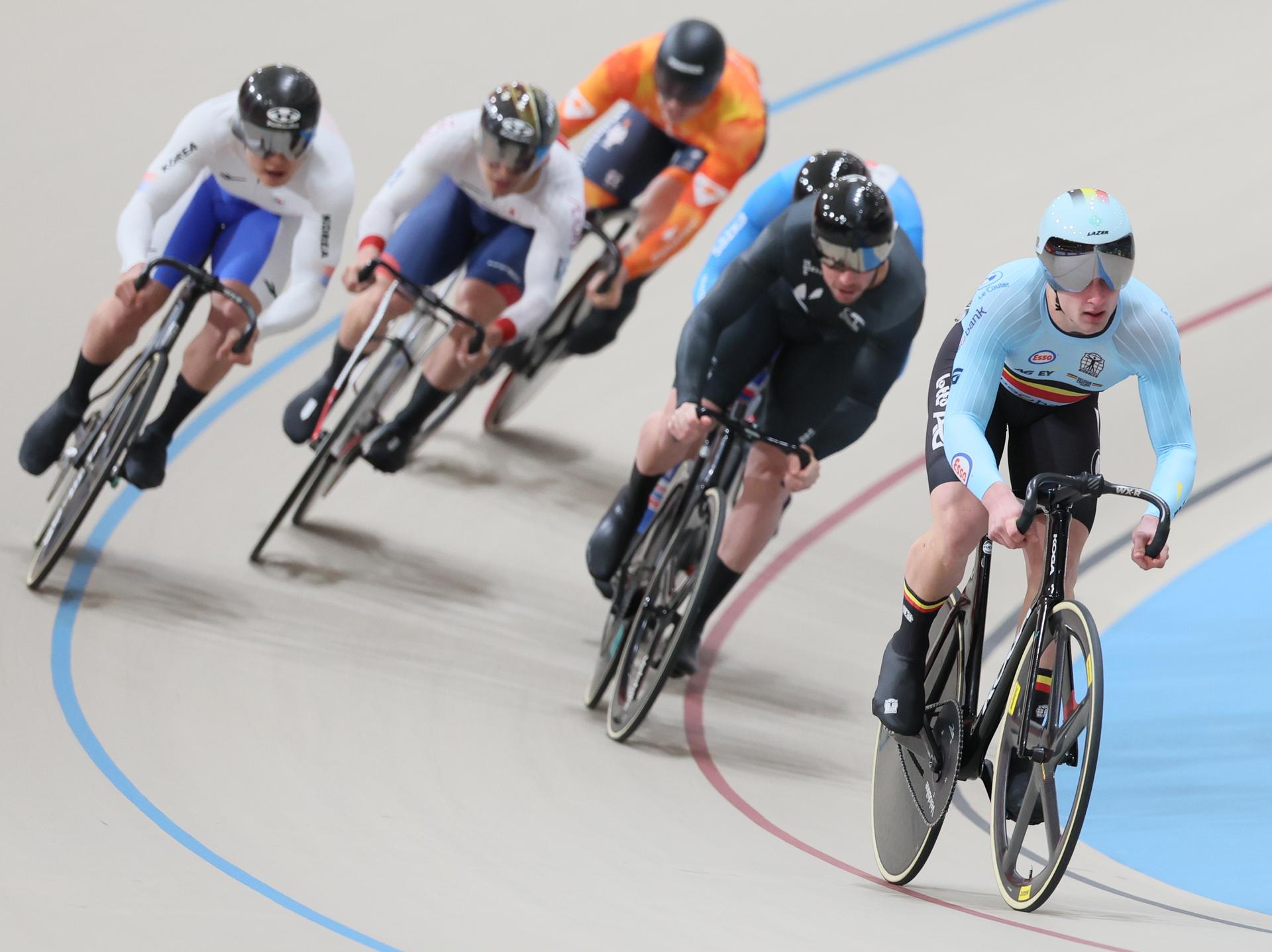 Belgian Lowie Nulens pictured in action during the 1st round of the Men's Keirin event at the 2025 UCI Track World Championships cycling, in Santiago, Chile, . The Track World Championships take place from 22 to 26 October at the Velodromo de Penalolen in Santiago, Chile. BELGA PHOTO BENOIT DOPPAGNE