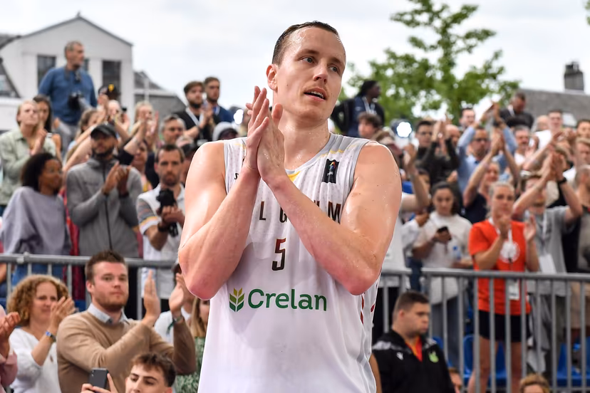 Belgium's Nick Celis thanks supporters after they lost in the extra-time a 3x3 basketball game between Belgium and France, in the Men's bronze medal game, at the FIBA 2022 world cup, Sunday 26 June 2022, in Antwerp. The FIBA 3x3 Basket World Cup 2022 takes place from 21 to 26 June in Antwerp. BELGA PHOTO DIRK WAEM