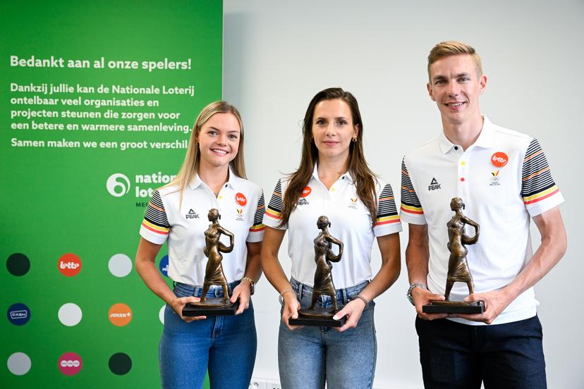 *** FOCUS COVERAGE REQUESTED TO BELGA *** Belgian figure skater Loena Hendrickx, Belgian shorttrack skater Hanne Desmet and Belgian speed skater Bart Swings pictured during an event to honor three Belgian athletes who exceeded all expectations during the Olympic winter games in Beijing and receive a premium offered by the National Lottery for their exceptional performance during the Winter Olympics of 2022 in Beijing, %datatext in Brussels. BELGA PHOTO LAURIE DIEFFEMBACQ