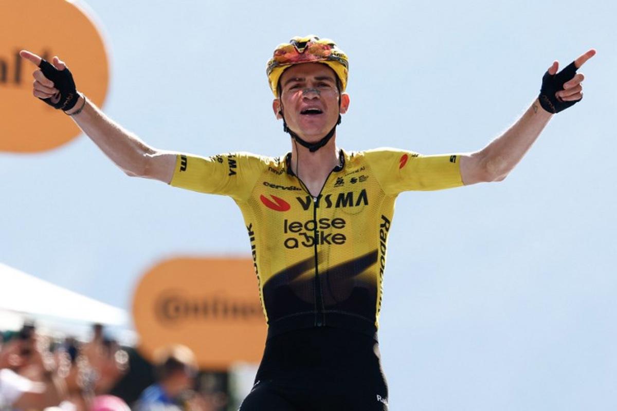 Team Visma Lease a Bike US rider Sepp Kuss celebrates as he crosses the finish line to win the 19th stage of the Giro d'Italia 2026 - Tour of Italy cycling race between Feltre and Alleghe, Italy, on May 29, 2026. Luca Bettini / AFP