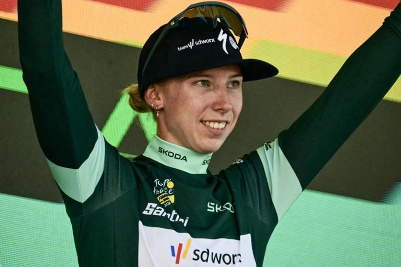 Team SD Worx-Protime's Dutch rider Lorena Wiebes celebrates on the podium with the best sprinter's green jersey after the 6th (out of 9) stage of the fifth edition of the Women's Tour de France cycling race, 153.4 km from Montbrison to Tournon-sur-Rhone, in Tournon-sur-Rhone, central-eastern France on August 6, 2026. NICOLAS TUCAT / AFP