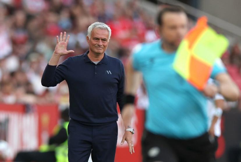 SL Benfica's Portuguese head coach Jose Mourinho gestures on the touchline during the Portuguese League football match between SL Benfica and Moreirense FC at Luz Stadium in Lisbon on April 25 , 2026. PATRICIA DE MELO MOREIRA / AFP