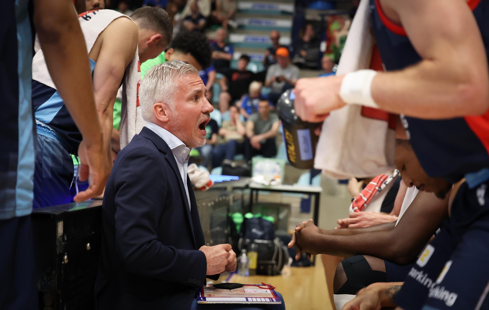 Brussels' head coach Serge Crevecoeur talks to his players during a basketball match between Brussels Basketball and Mons-Hainaut, Wednesday 30 April 2025 in Brussels, on day 34 of the 'BNXT League' Belgian/ Dutch first division basket championship. BELGA PHOTO JOHN THYS