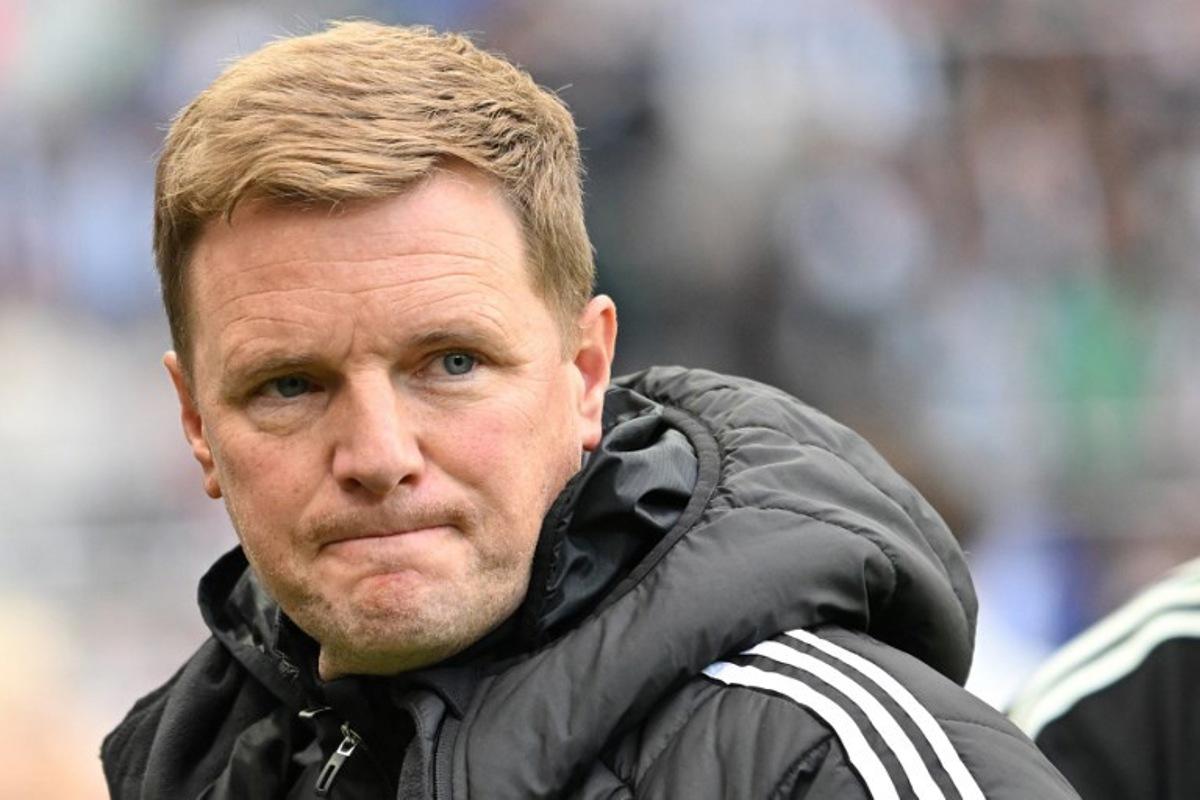 Newcastle United's English head coach Eddie Howe arrives for the English Premier League football match between Newcastle United and Arsenal at St James' Park in Newcastle-upon-Tyne, north east England on September 28, 2025. ANDY BUCHANAN / AFP