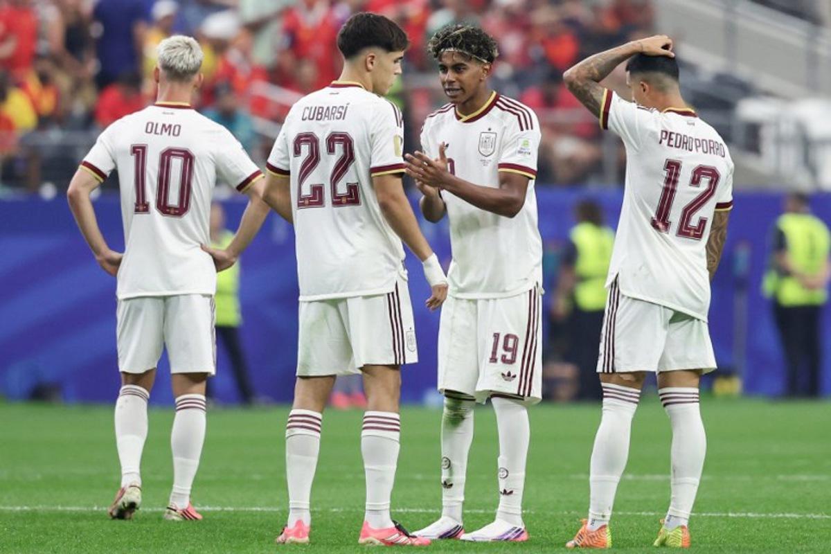 Spain's forward #19 Lamine Yamal speaks to defender #22 Pau Cubarsi during the 2026 World Cup round of 16 football match between Portugal and Spain at the Dallas Stadium in Arlington on July 6, 2026. Aric Becker / AFP