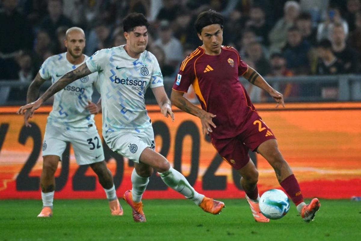 Roma's Argentine forward #21 Paulo Dybala fights for the ball with Inter Milan's Italian defender #95 Alessandro Bastoni during the Italian Serie A football match between AS Roma and Inter Milan at the Olympic Stadium in Rome on October 18, 2025. Filippo MONTEFORTE / AFP