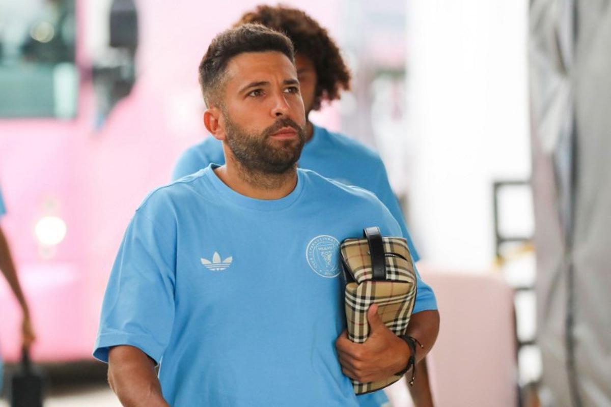 Inter Miami's Spanish defender #18 Jordi Alba arrives ahead of the Major League Soccer (MLS) regular season match between Inter Miami CF and Seattle Sounders at Chase Stadium in Fort Lauderdale, Florida, on September 16, 2025. Chris Arjoon / AFP