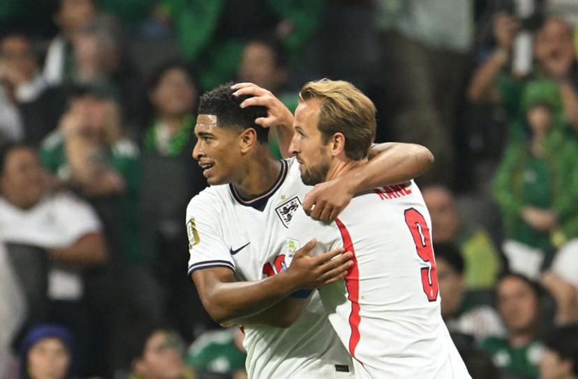 cEngland's midfielder #10 Jude Bellingham (L) celebrates scoring his team's first goal with teammate forward #09 Harry Kane (R) during the 2026 World Cup round of 16 football match between Mexico and England at the Mexico City Stadium in Mexico City on July 5, 2026. Yuri CORTEZ / AFP