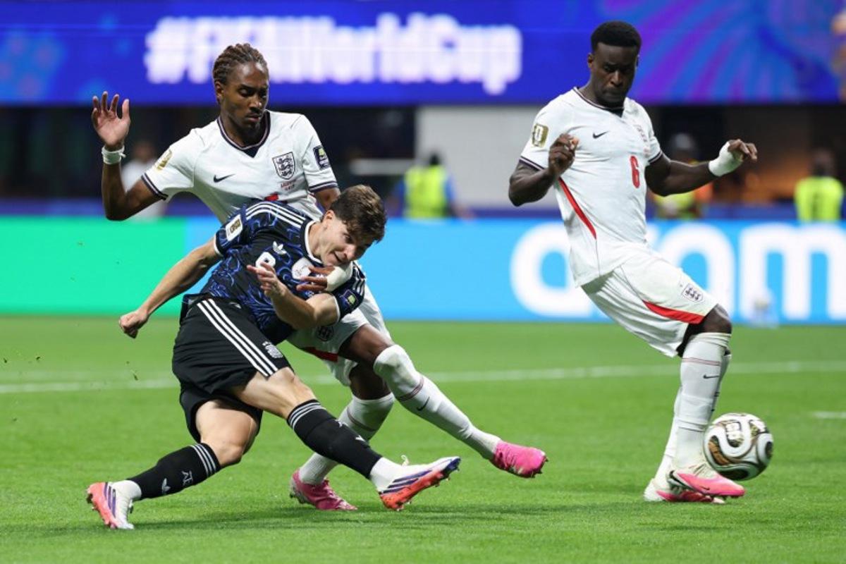 Argentina's forward #09 Julian Alvarez and England's defender #25 Djed Spence fight for the ball next to England's defender #06 Marc Guehi during the 2026 World Cup football tournament semi-final match between England and Argentina at the Atlanta Stadium in Atlanta on July 15, 2026. Thomas COEX / AFP