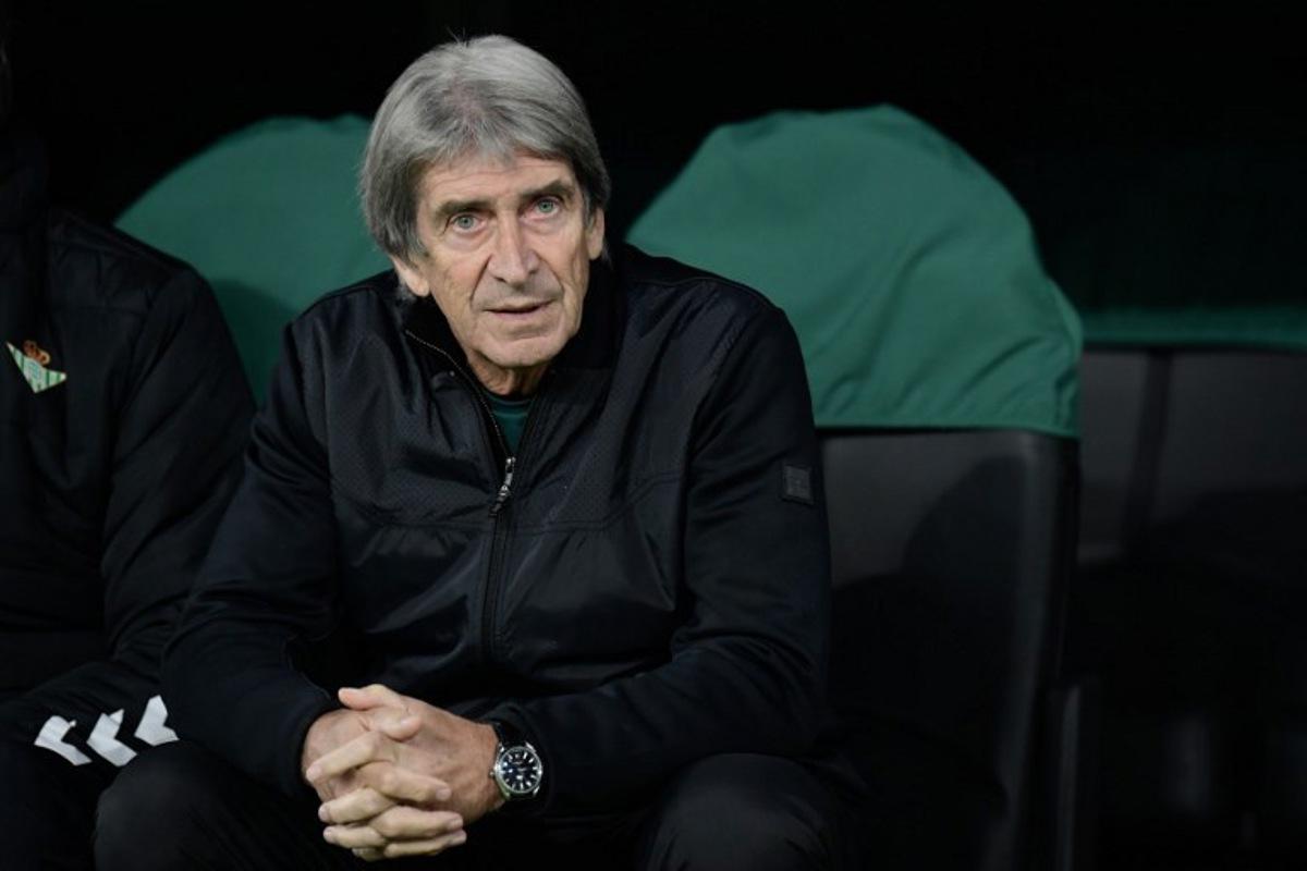 Real Betis' Chilean coach Manuel Pellegrini looks on before the UEFA Europa League first round football match between Real Betis and FC Utrecht at Benito Villamarin Stadium in Seville on November 27, 2025. CRISTINA QUICLER / AFP