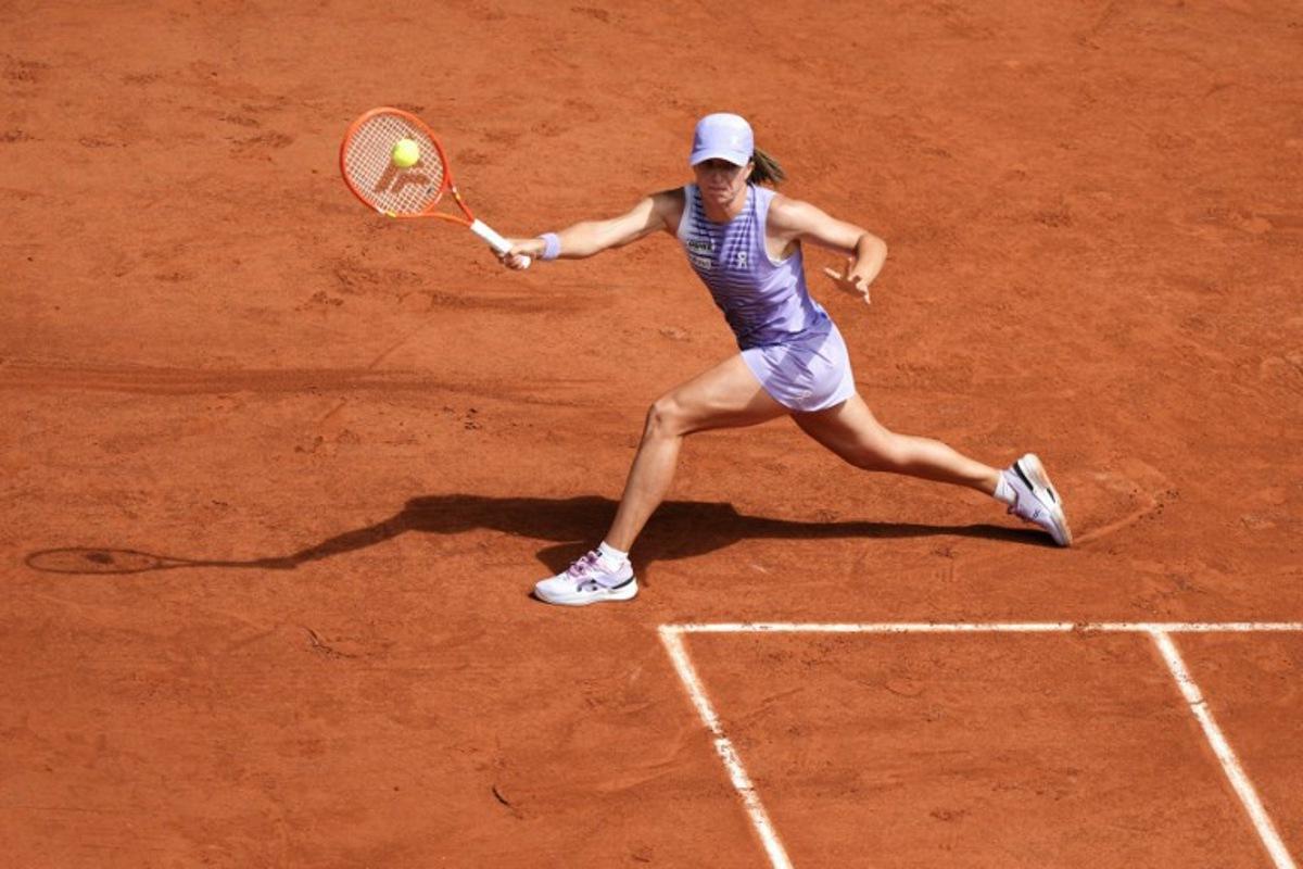 Poland's Iga Swiatek plays a forehand return to Poland's Magda Linette during their women's singles match on day 6 of the French Open tennis tournament on Court Philippe-Chatrier at the Roland-Garros Complex in Paris on May 29, 2026. Dimitar DILKOFF / AFP