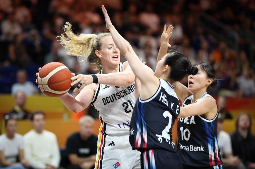 Korea's Yeeun Heo and Germany's Guelich fight for the ball during a basketball game between Germany and South Korea, game 3 of the group phase at the FIBA Women's Basketball World Cup, on Tuesday 8 September 2026, in Berlin, Germany. The FIBA Women's Basketball World Cup takes place in Berlin from 4 to 23 September 2026. BELGA PHOTO VIRGINIE LEFOUR