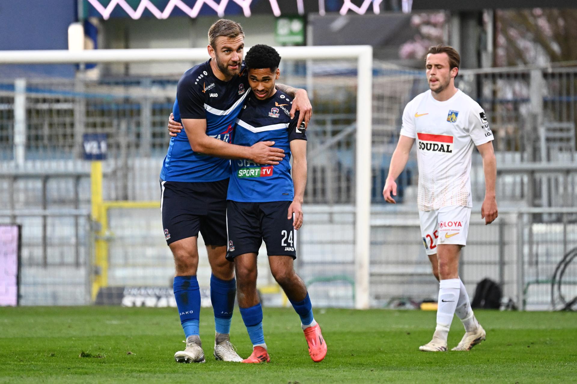 Dender's Malcolm Viltard, celebrates after and Dender scored the 1-0 goal during a soccer match between FCV Dender EH and KVC Westerlo, Sunday 30 March 2025 in Denderleeuw, on day 1 (out of 10) of the Europe Play-offs of the 2024-2025 'Jupiler Pro League' first division of the Belgian championship. BELGA PHOTO MAARTEN STRAETEMANS