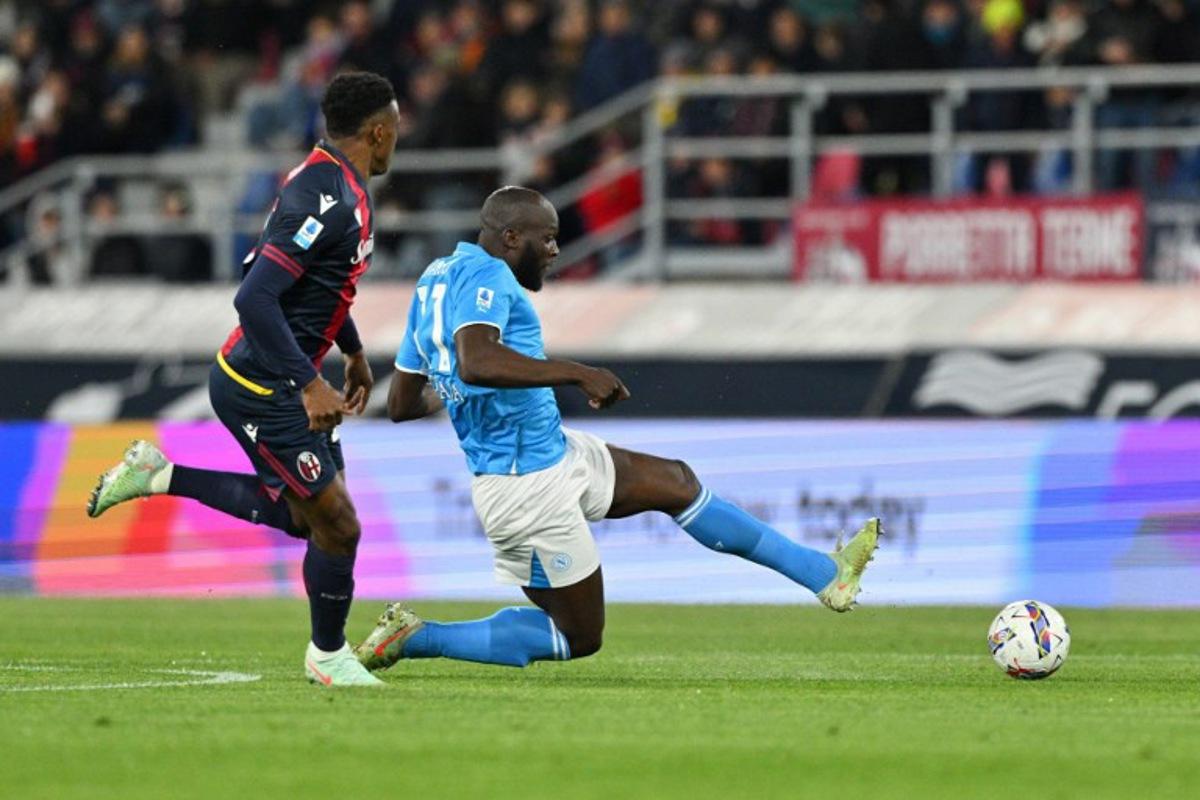 CNapoli's Belgian forward #11 Romelu Lukaku (R) fights for the ball with Bologna's Colombian defender #26 Jhon Lucumi during the Italian Serie A football match between Bologna and Napoli at the Renato Dall'Ara stadium in Bologna on April 7, 2025. Andreas SOLARO / AFP