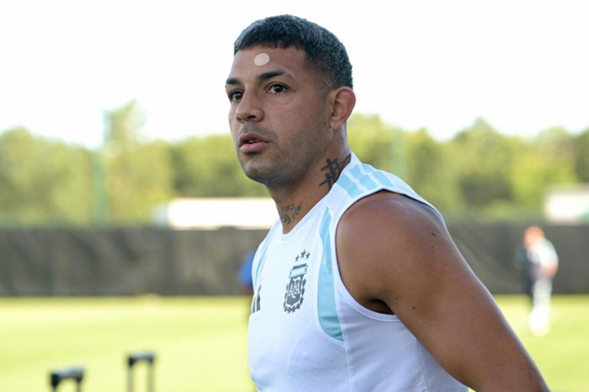 Argentina's defender #25 Facundo Medina arrives for a training session at Sporting KC Training Centre in Kansas City on July 10, 2026, on the eve of the 2026 World Cup football match between Argentina and Switzerland. JUAN MABROMATA / AFP